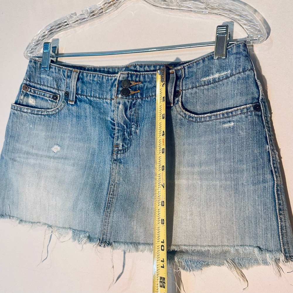 Abercrombie & Fitch Women’s 4 Mini Skirt Distressed Medium Wash Denim Jean - Picture 7 of 7